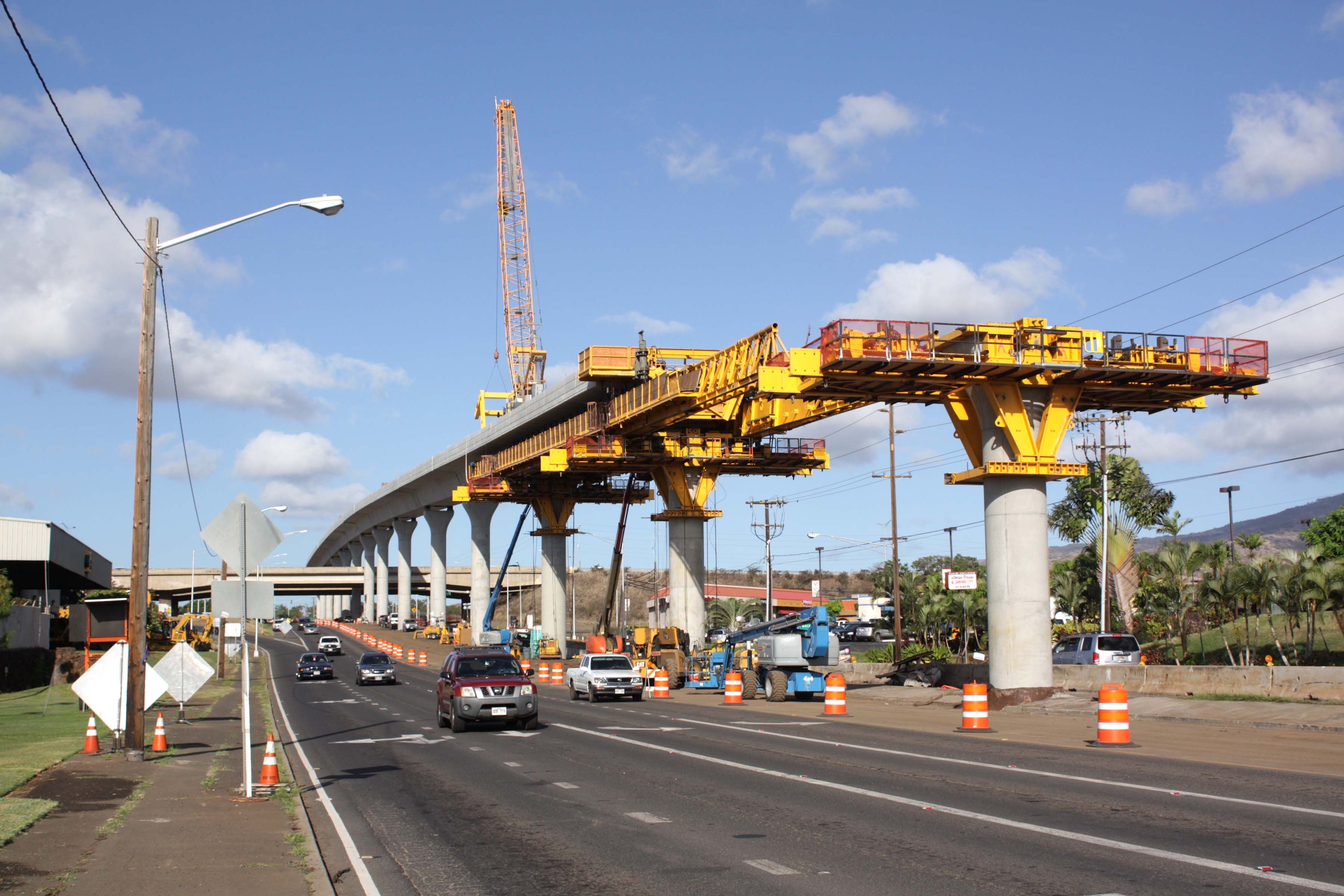 Honolulu_rail_project_construction_in_Waipahu_near_Fort_Weaver_Road_2015-07-29-1